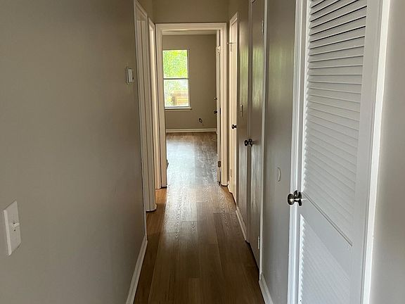 4th image of 355 Dorchester Manor Blvd #B
