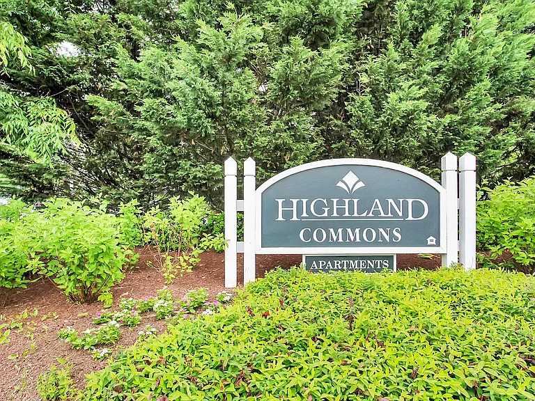 Highland Commons Apartments — Photo 14