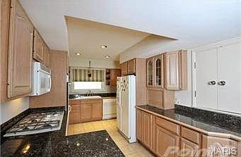 4th image of 8027 Bennett Ave