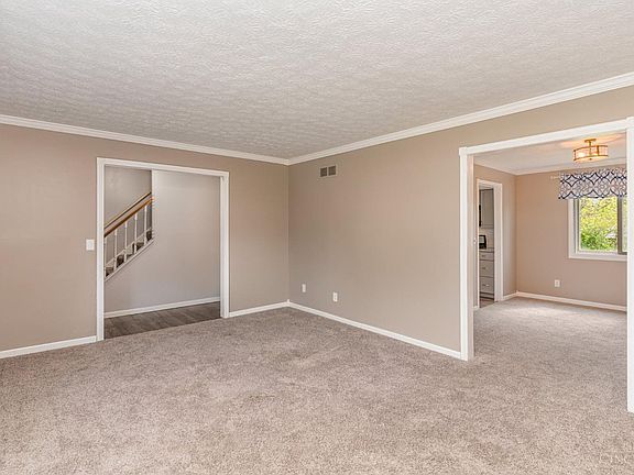 4th image of 216 River Oaks Ct