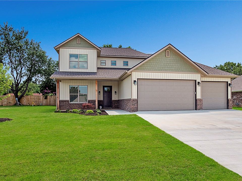1st image of 1102 Sandalwood Pl