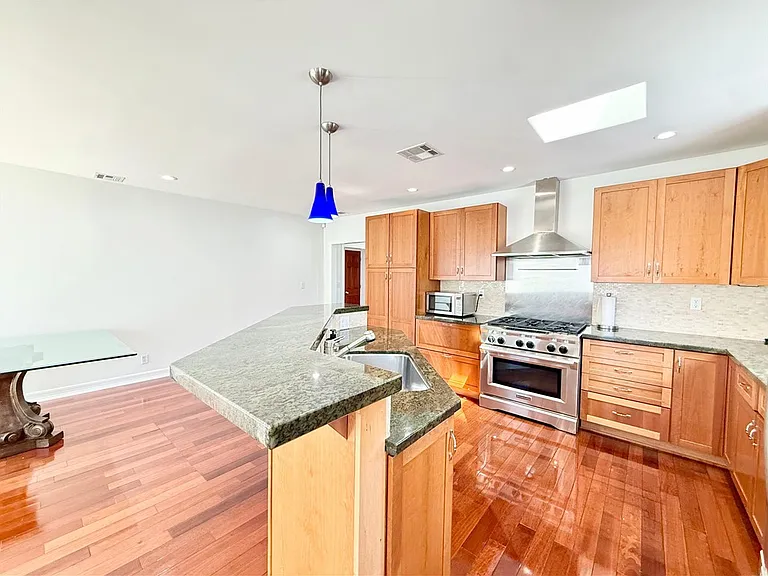 5639 Natick Ave — Photo 9