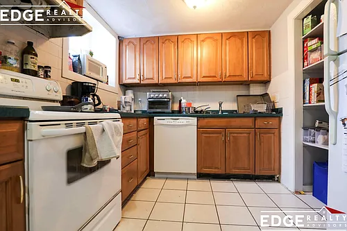 12 Sutherland Rd #A Photo 1
