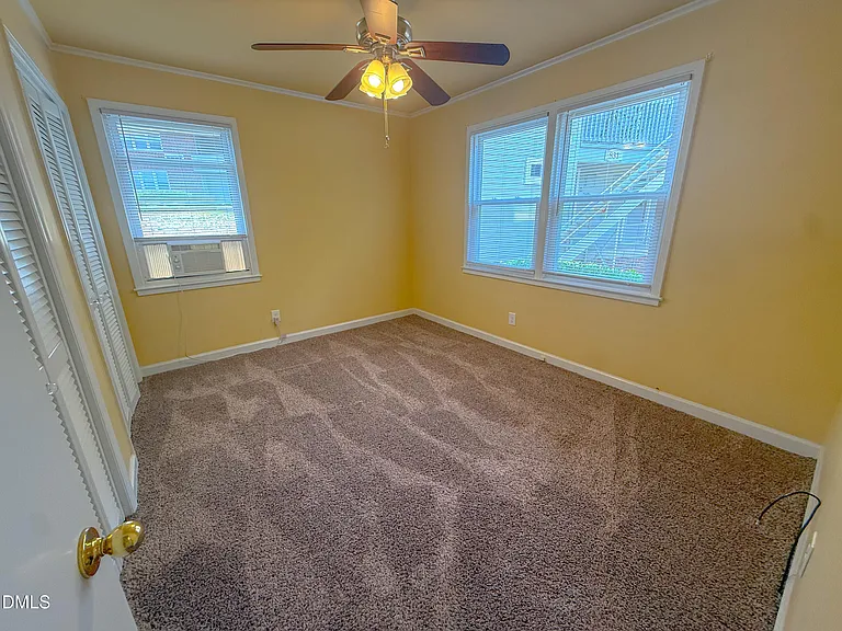 833 Daniels St #A — Photo 10