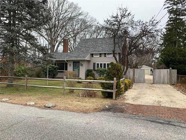 1st image of 7 Bayview Ave
