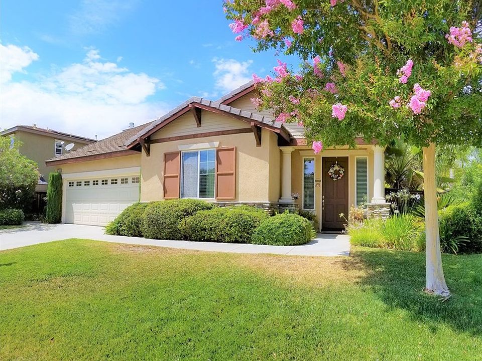 1st image of 27428 Desert Willow St