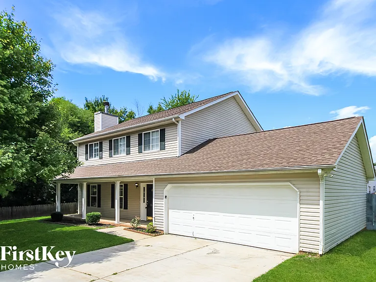1554 Pecan Ln — Photo 1