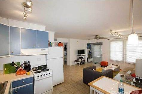 3rd image of 214 Calle Miramar APT 3