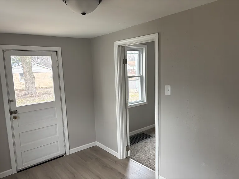 263 Koch St — Photo 17