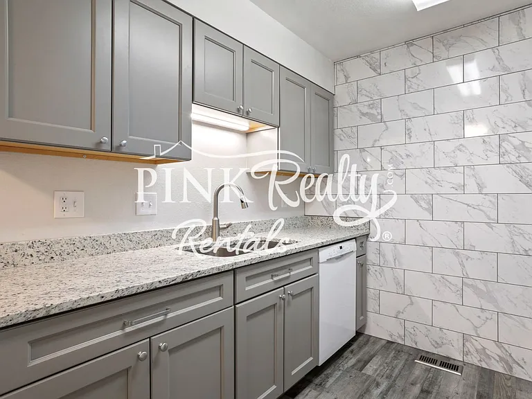 380 Paradise Cir #B6 — Photo 5