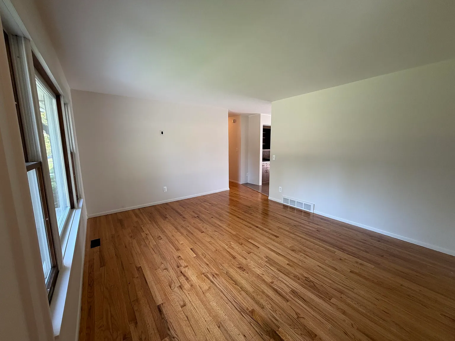 3 bed, 1.5 bath, 1248 sqft, $2,700 — Photo 3