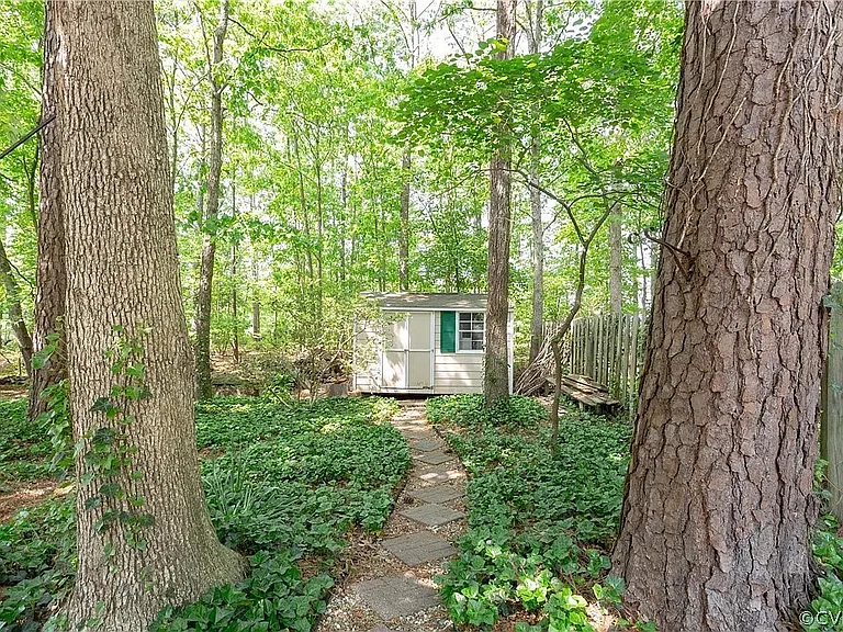 8908 Castle Point Dr — Photo 6