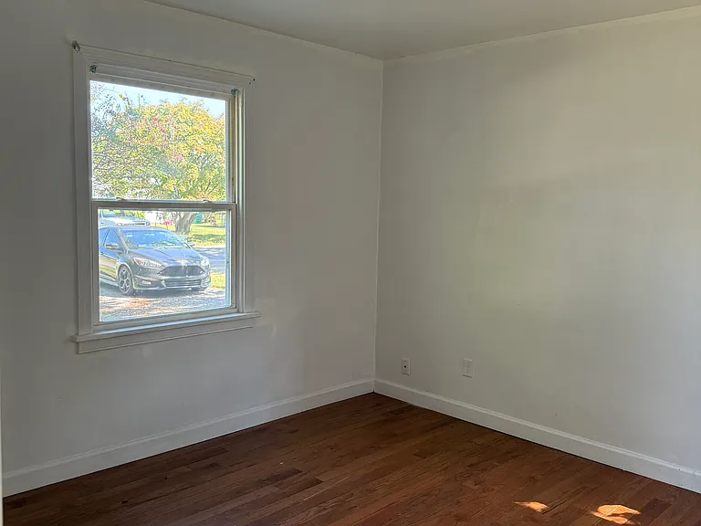3203 Chesham St — Photo 10