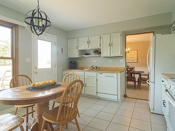 5th image of 306 W Kingsbury Dr
