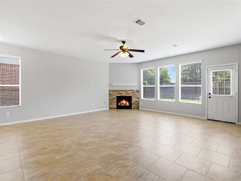 1107 Northgate Springs Dr — Photo 4