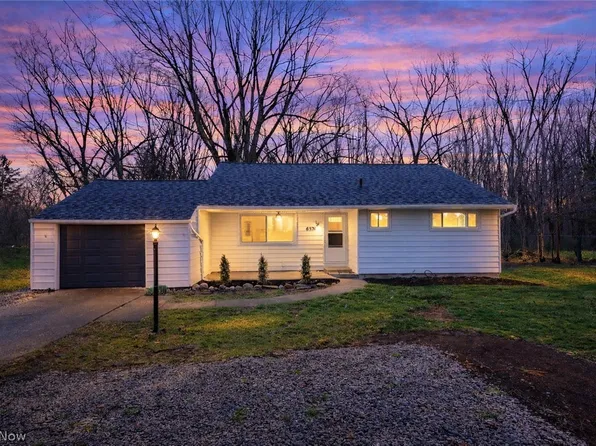 6321 Barton Rd, North Olmsted, OH 44070