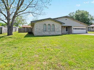 207 Robin Way St, Mount Vernon, TX 75457