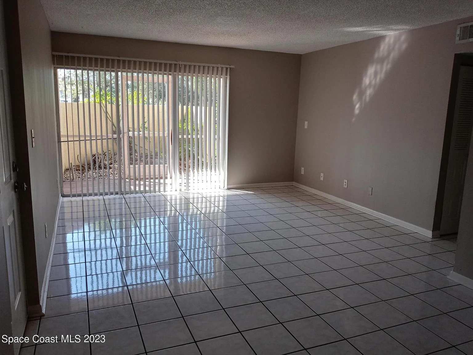1 bed, 1.0 bath, 658 sqft, $1,250 — Photo 2