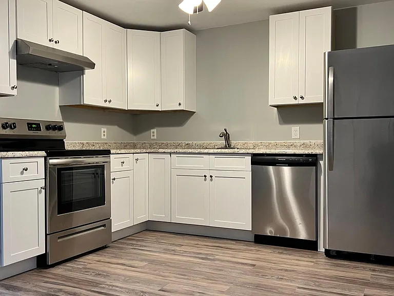 12 E Side Dr #12 — Photo 1