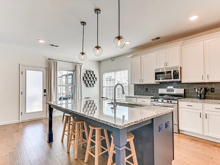 251 Haverford Dr — Photo 3
