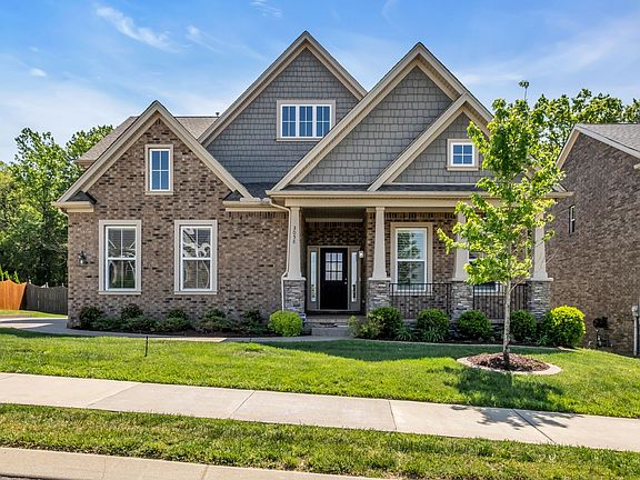 2nd image of 3058 Oxford Dr
