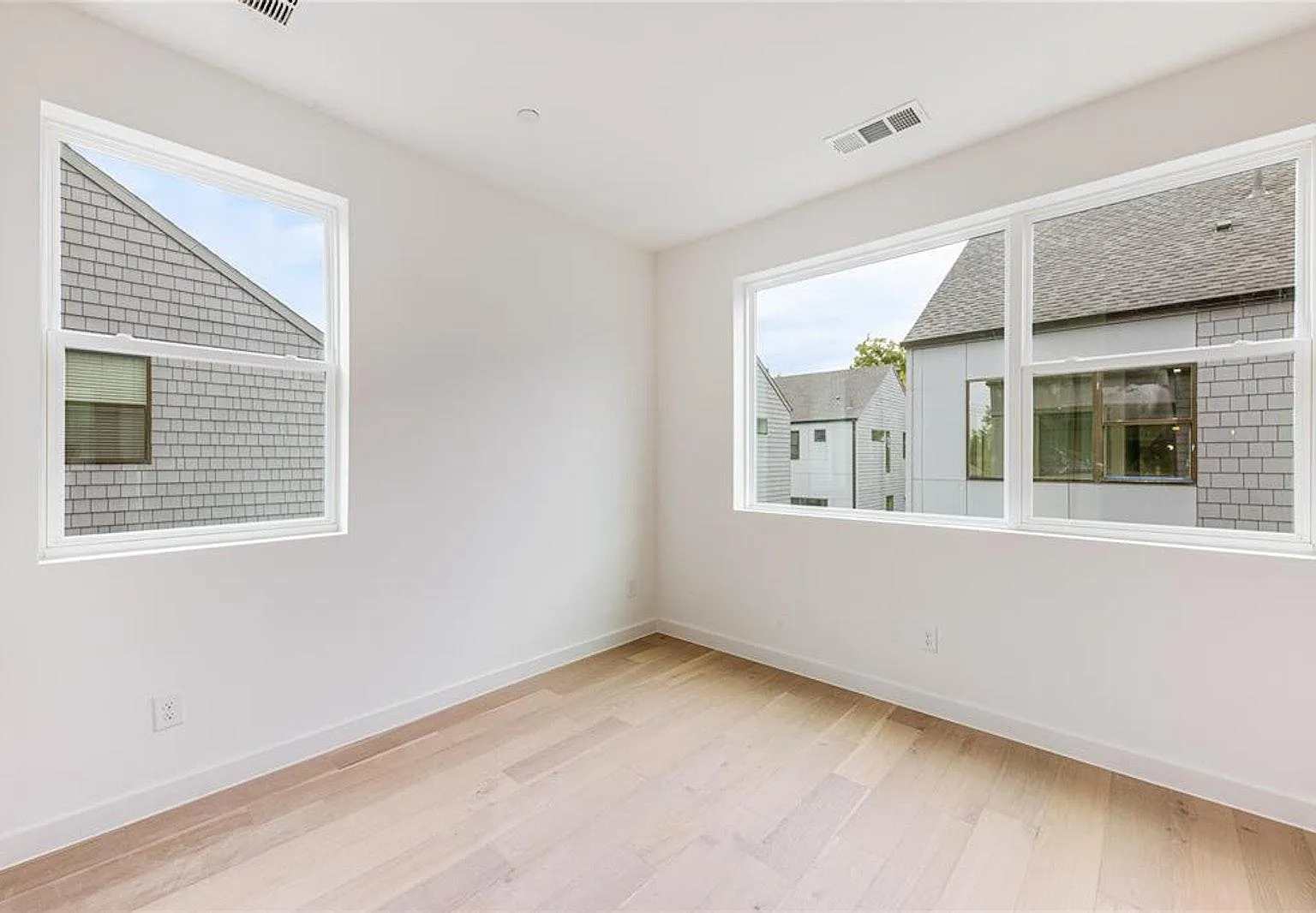 2 bed, 2.5 bath, 1585 sqft, $2,699 — Photo 2