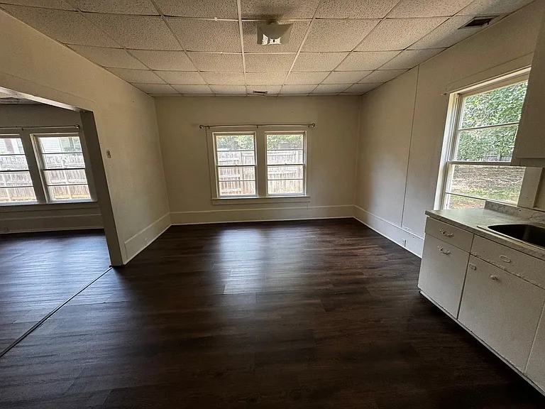 833 Kings Rd — Photo 38