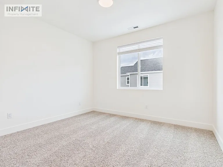 4901 Harvest Pkwy — Photo 12