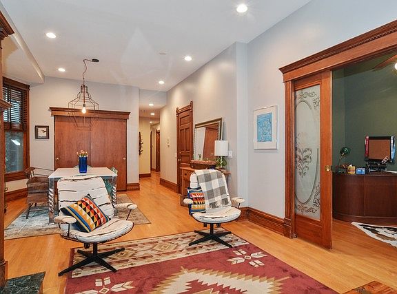 2nd image of 1120 W Armitage Ave APT 201
