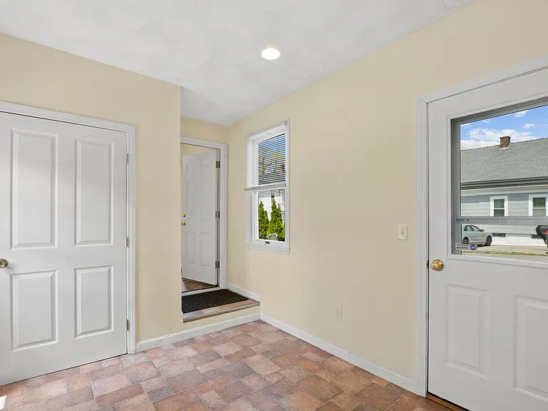 103 Bay View Ave — Photo 8