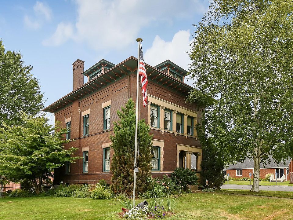 1st image of 621 Brighton Blvd