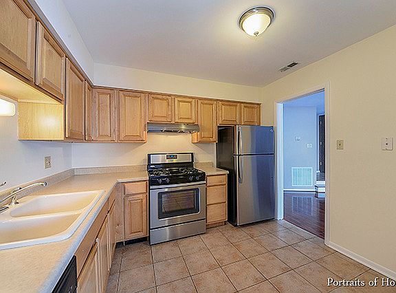 4th image of 1722 Lakecliffe Dr