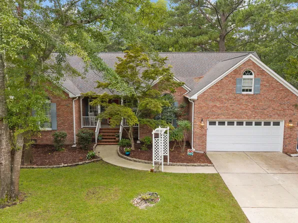 208 Chateau Drive, New Bern, NC 28560