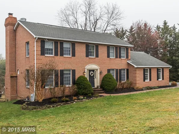 8 Hedricks Ct, Parkton, MD 21120