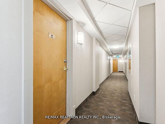 4th image of 18 Merton St #906