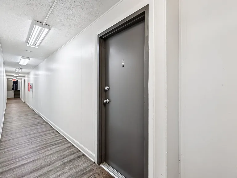 LongView Apartments — Photo 9
