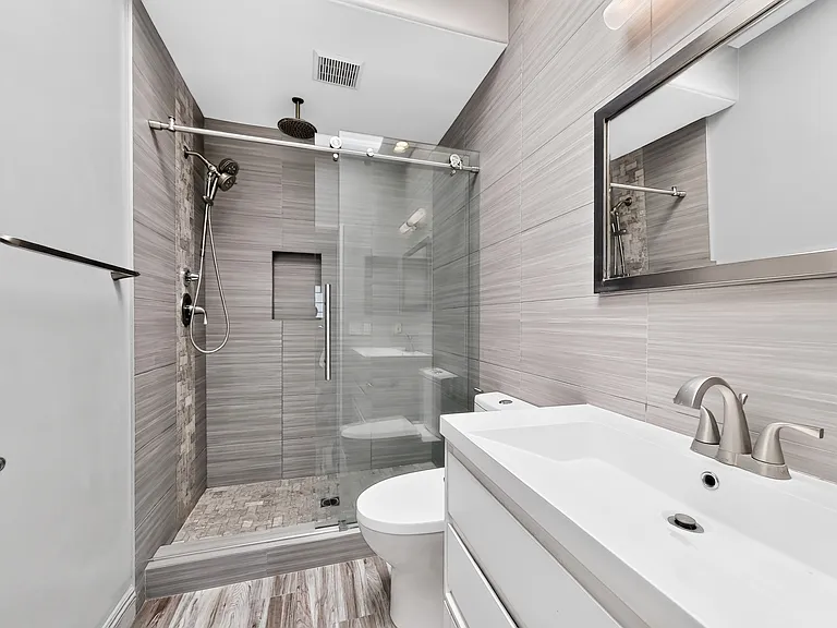 Master En-Suite Bathroom