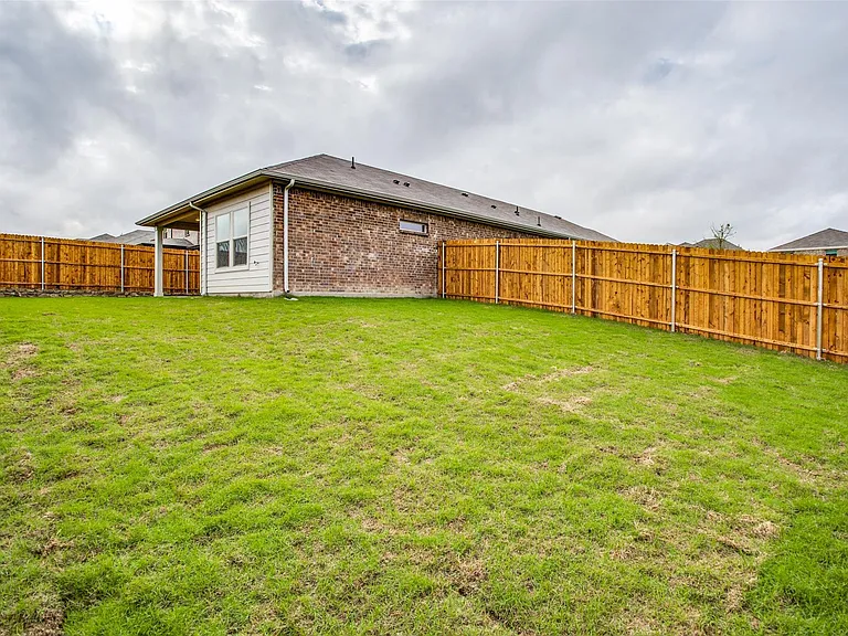 612 McKenna Dr — Photo 25
