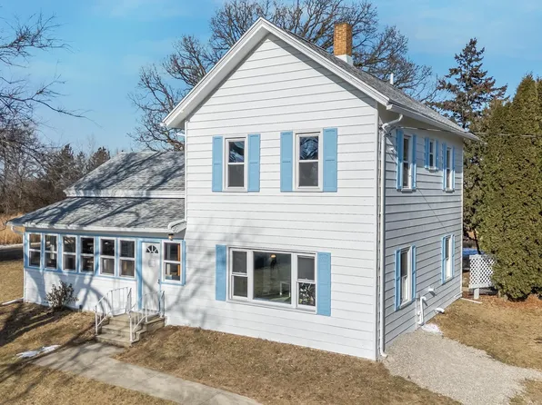 5062 Breezewood Ln, Winneconne, WI 54986