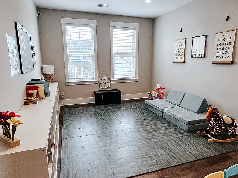 393 Oak Park St — Photo 34