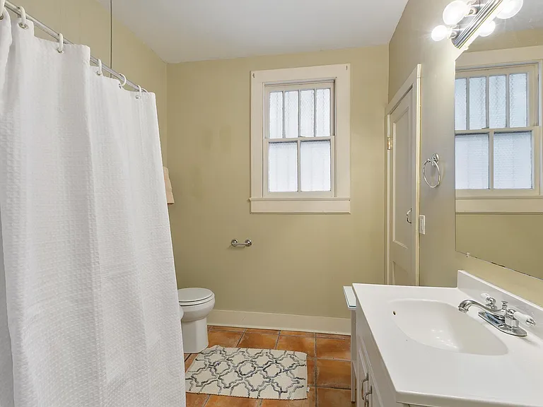 2413 Lowerline St — Photo 9