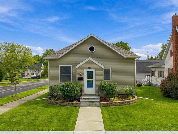 2nd image of 901 S ASH AVENUE