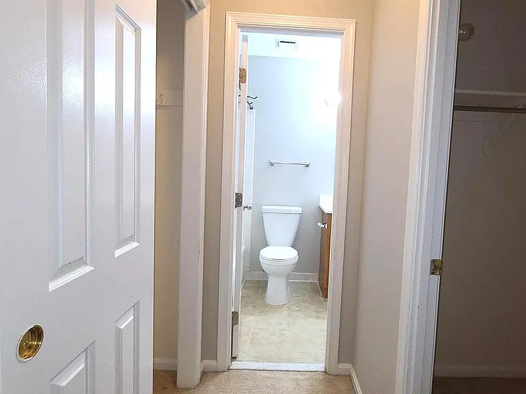 2037 S Glebe Rd — Photo 16