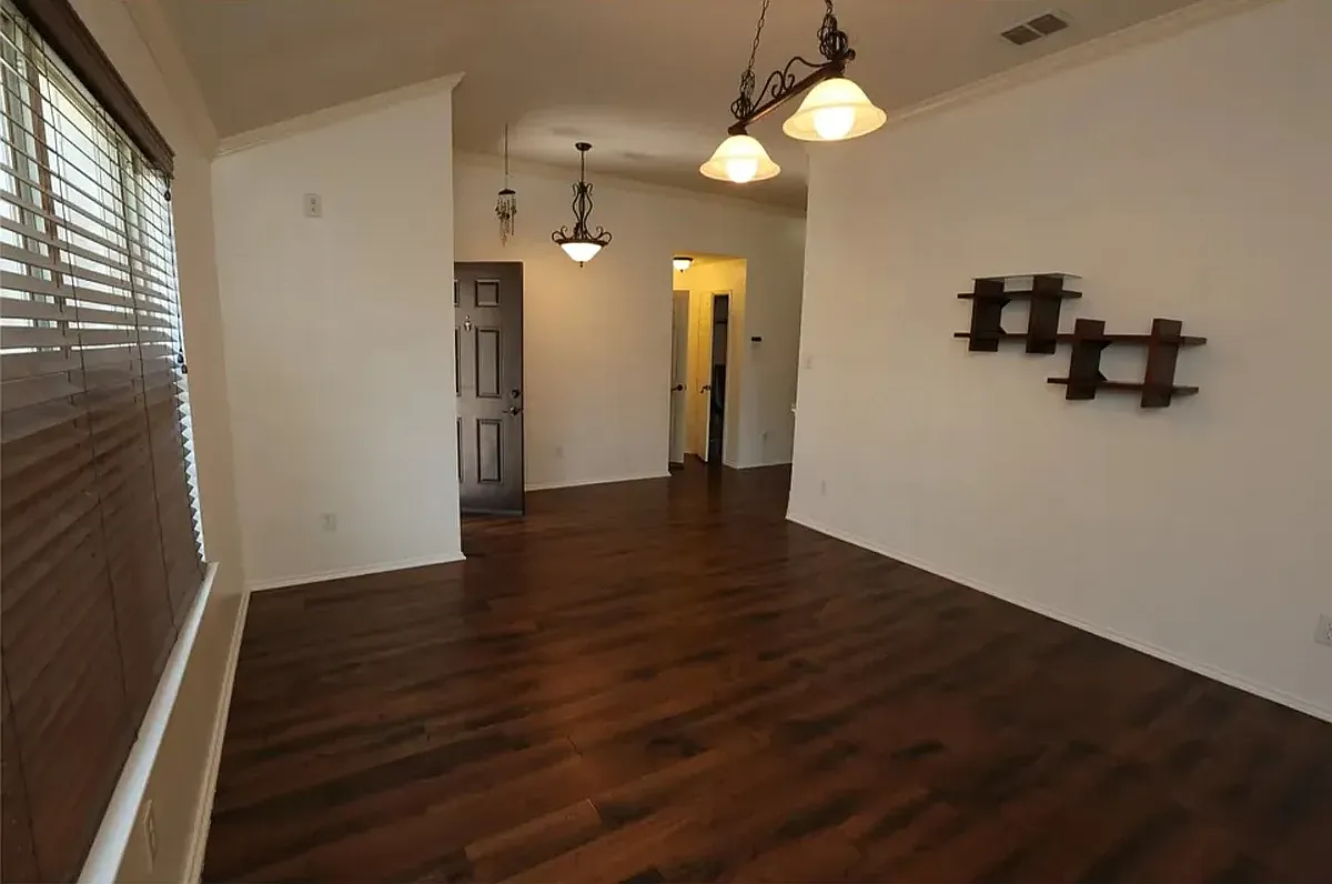 3 bed, 1842 sqft, $2,300 — Photo 3