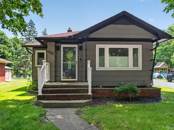 420 N Main St, Almont, MI 48003