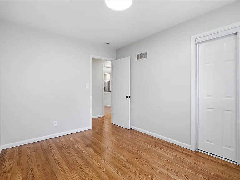 7719 Windsor St — Photo 24