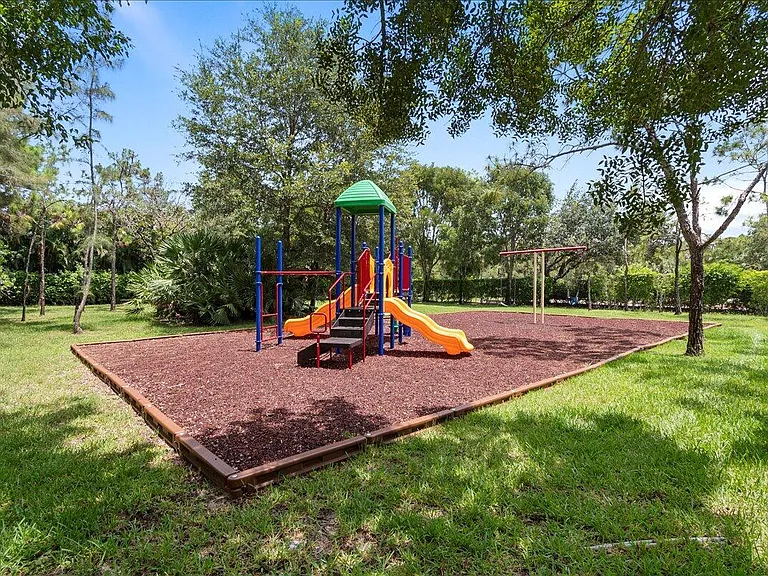 200 Crestwood Ct N #211 — Photo 23