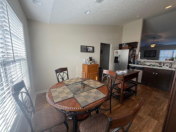 5th image of 1088 Blue Bell Way