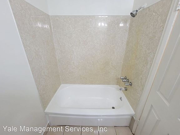 3rd image of 13838 Victory Blvd APT 24