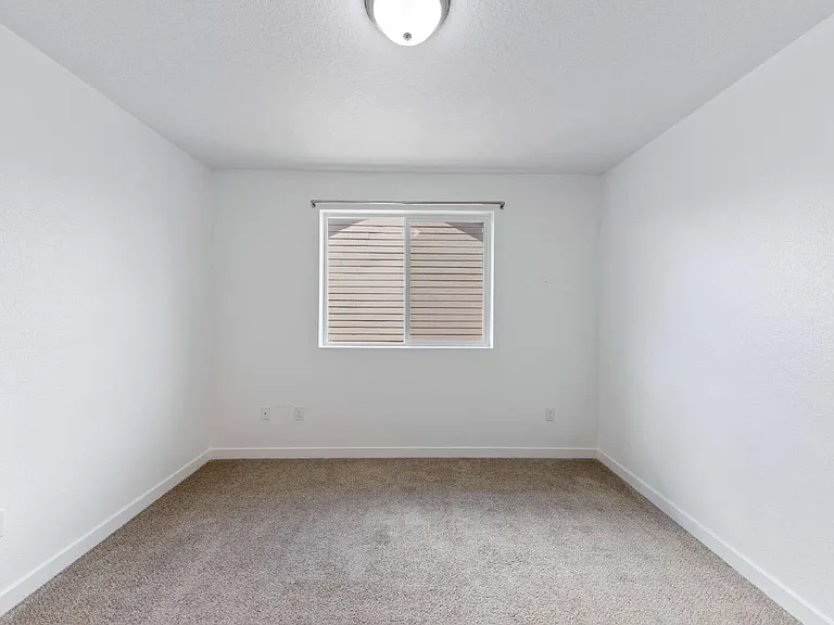 1722 N Kalapuya Pl — Photo 42